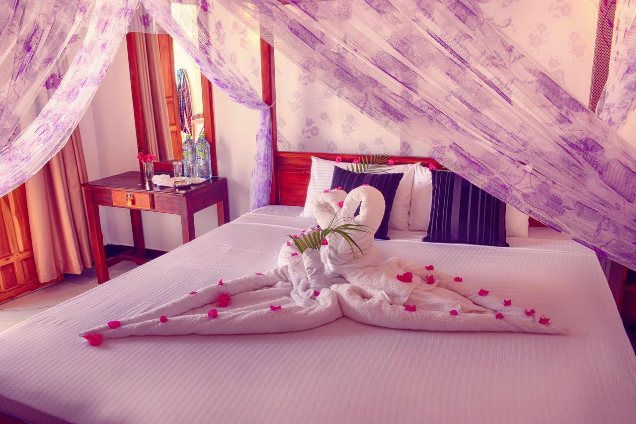 Aqua Blue Hotel อารูกัมเบย์ ภายนอก รูปภาพ