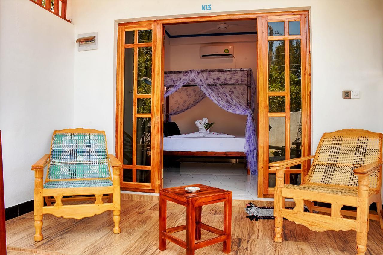 Aqua Blue Hotel อารูกัมเบย์ ภายนอก รูปภาพ