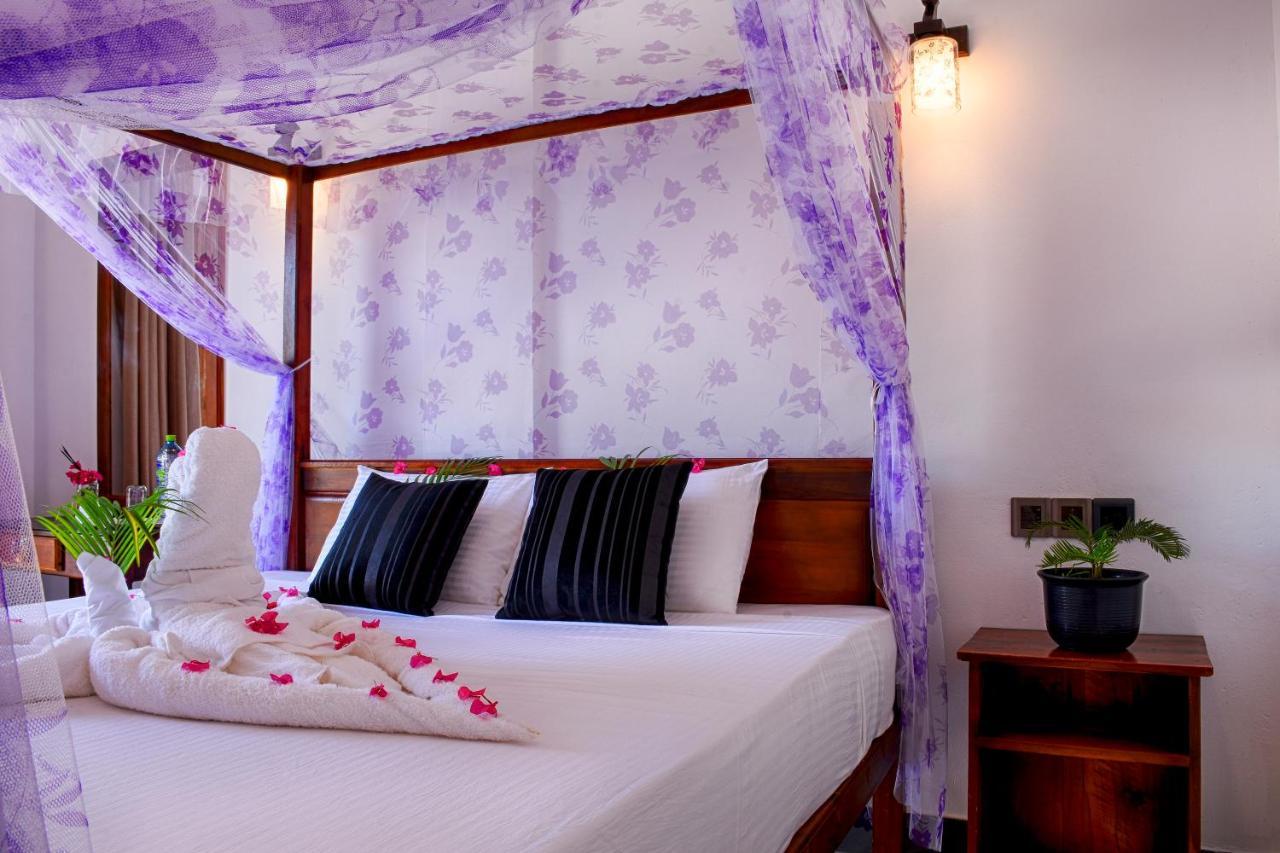 Aqua Blue Hotel อารูกัมเบย์ ภายนอก รูปภาพ